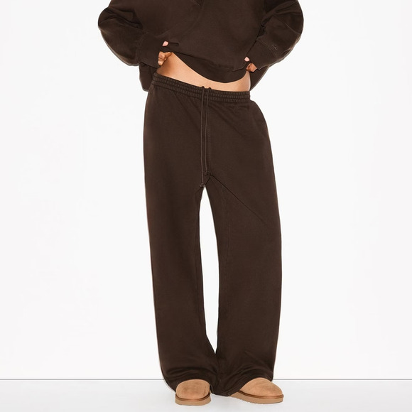 NWT SKIMS BOYFRIEND FLEECE STRAIGHT LEG PANTS IN ESPRESSO SIZE XS - Picture 1 of 6